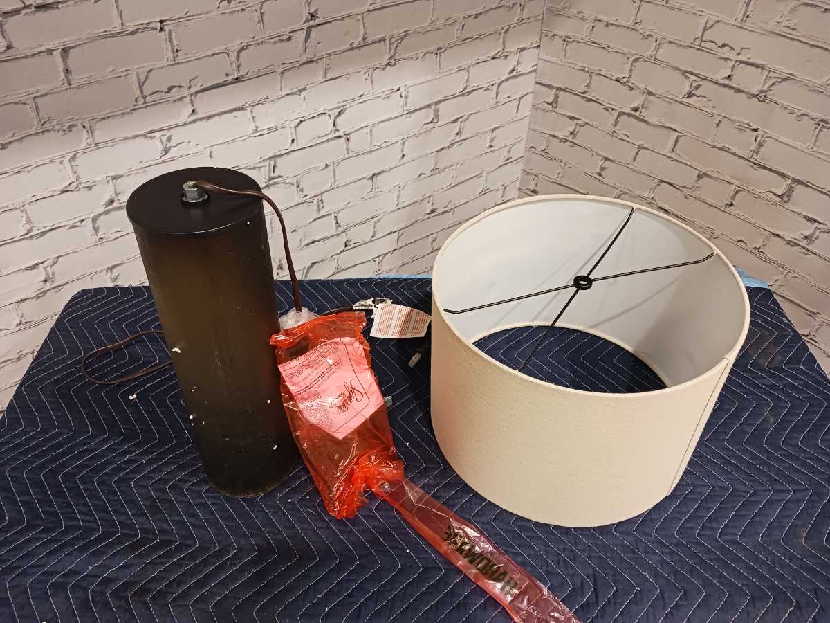 Dingerly Table Lamp (Single) - Gallery Image 6